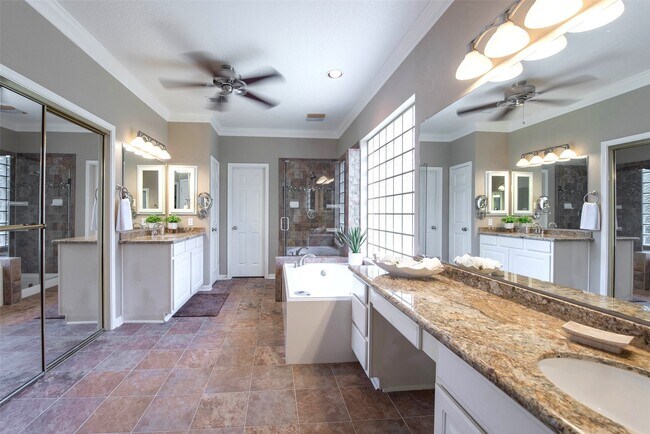 Building Photo - 1303 Red Oak Ct