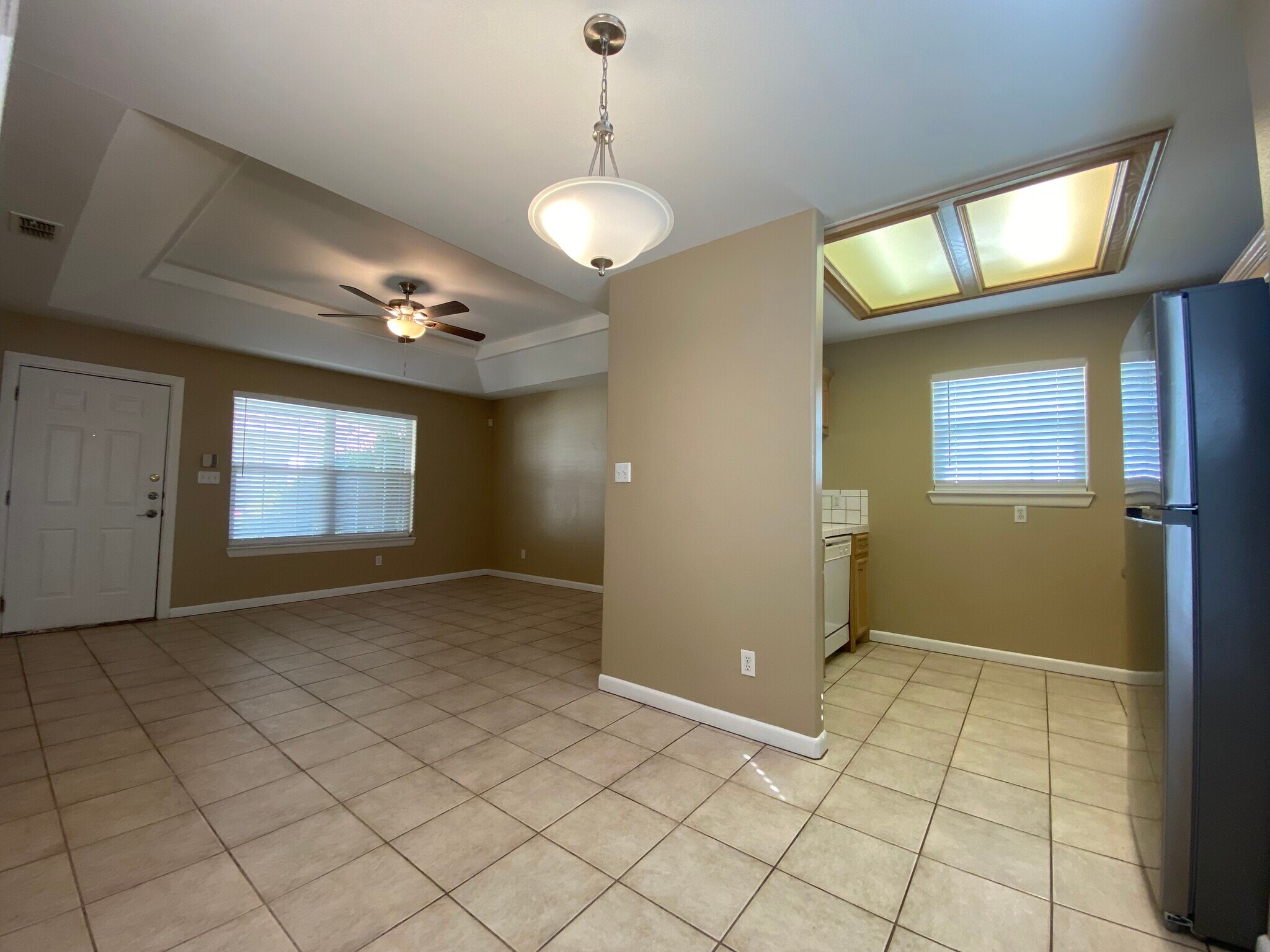 Building Photo - 1209 Swallow Ave