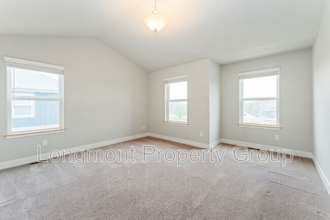 Building Photo - 1303 S Oak Ct.