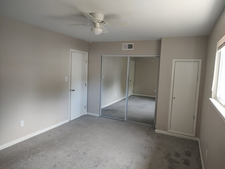 Building Photo - 807 Spencer Ct