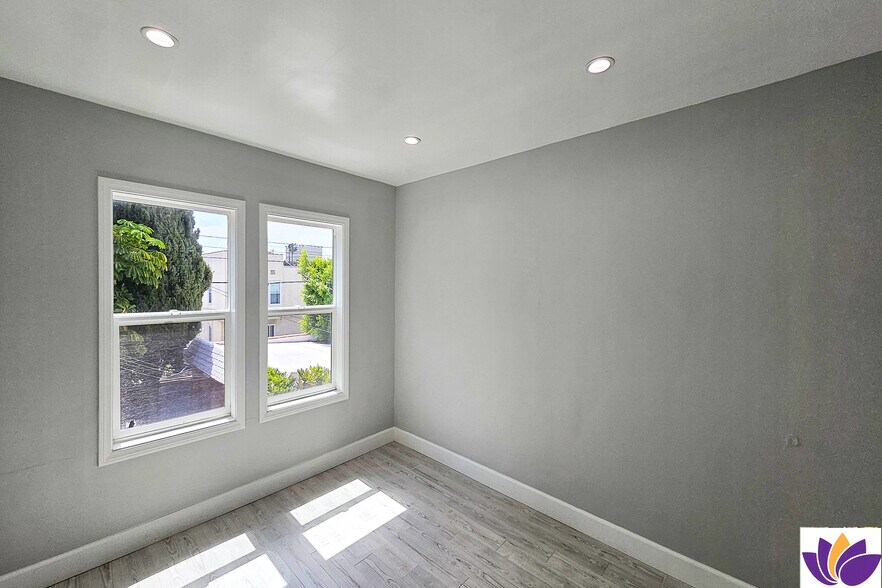 Building Photo - 1152 S Hayworth Ave