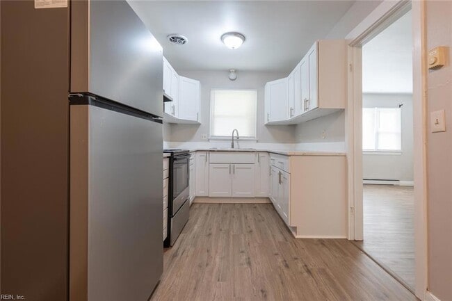 Building Photo - 344 Woodview Ave
