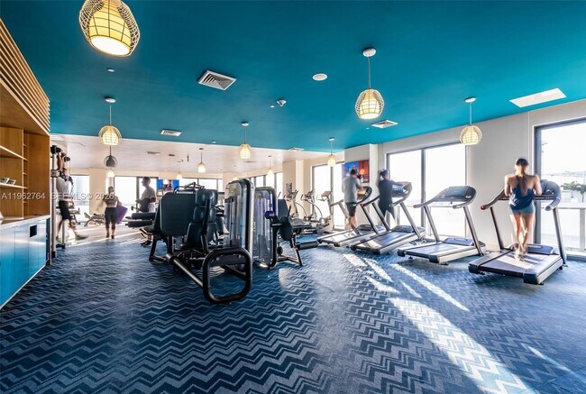 Building Photo - 121 NE 34th St