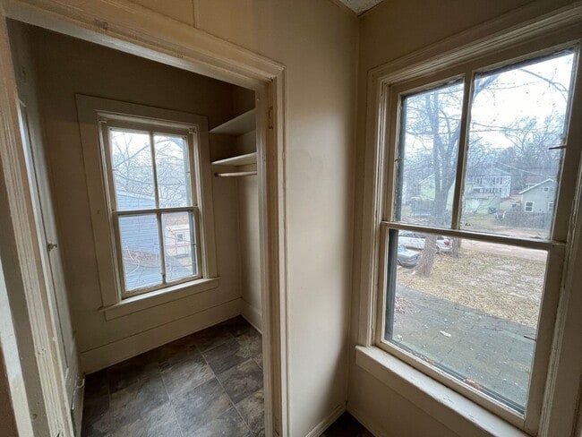 Building Photo - 714 Jackson St