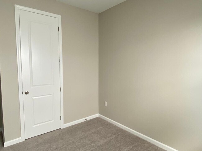 Building Photo - 308 Lake Smart Cir