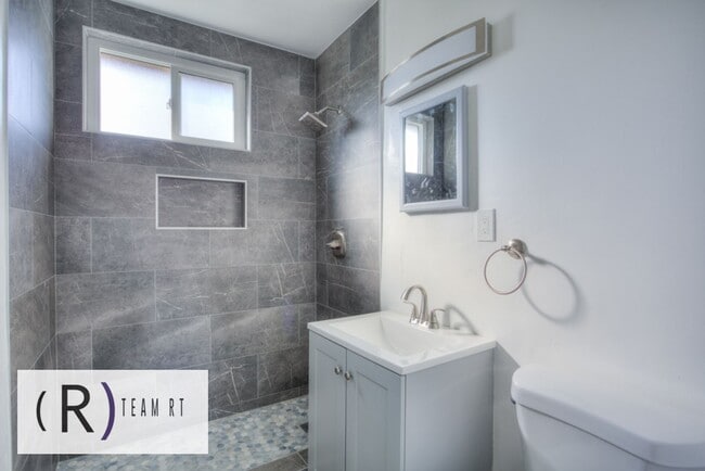 Building Photo - Adorable Newly Remodeled 1 Bed 1 Bathroom ...
