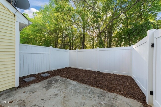 Building Photo - 225 Woodson Dr