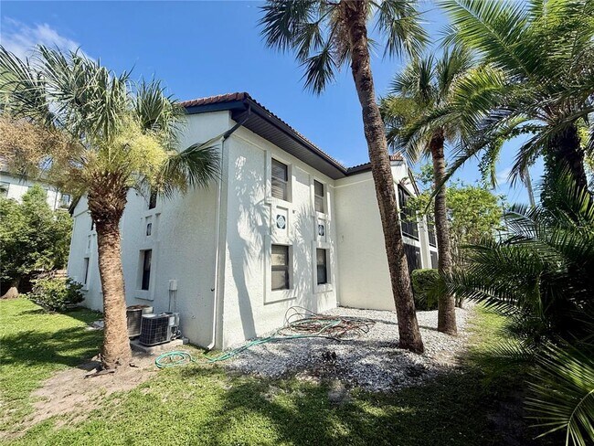 Building Photo - 631 N Orange Ave