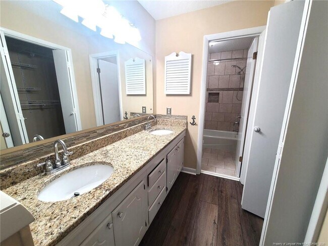 Building Photo - 6744 Irongate Dr