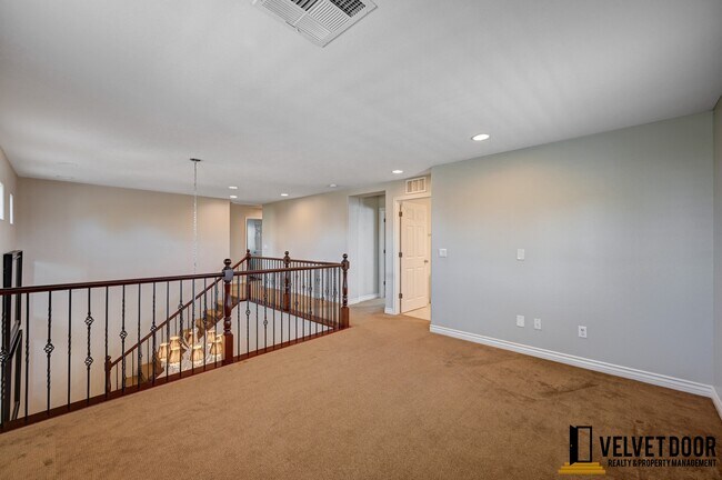 Building Photo - 853 Middle Valley St