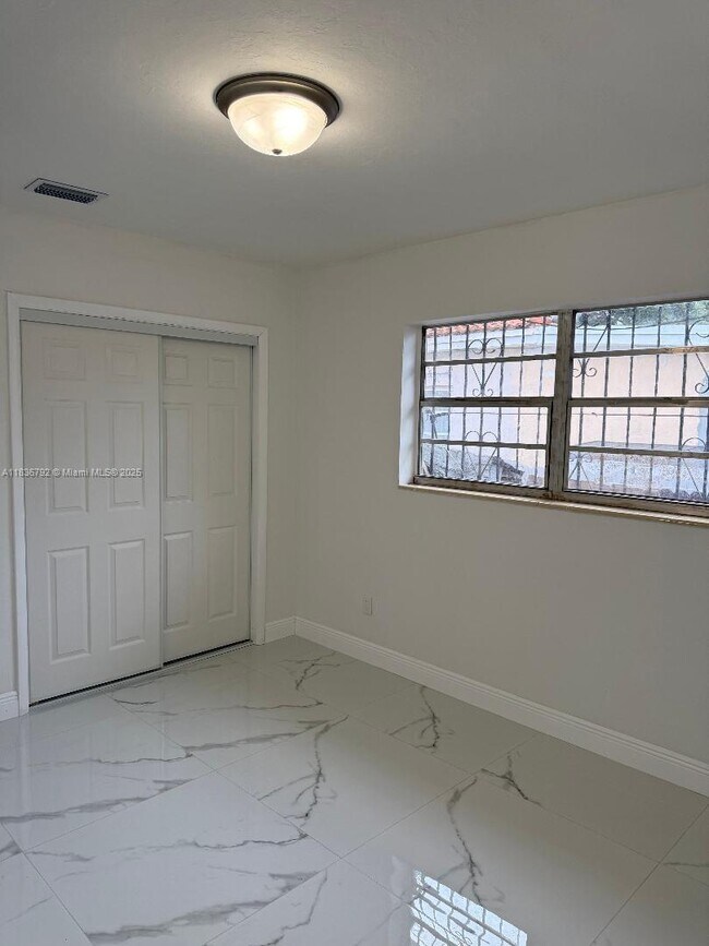 Building Photo - 1515 NW 26th Ave