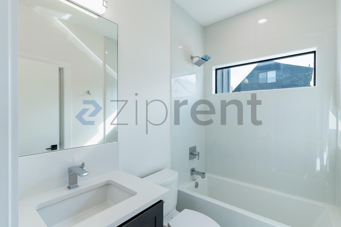 Building Photo - 2916 E 13th St