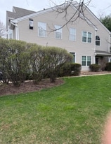 Building Photo - 2 Oak Knoll Ln