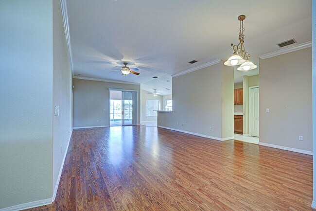 Building Photo - 2134 Boxwood St