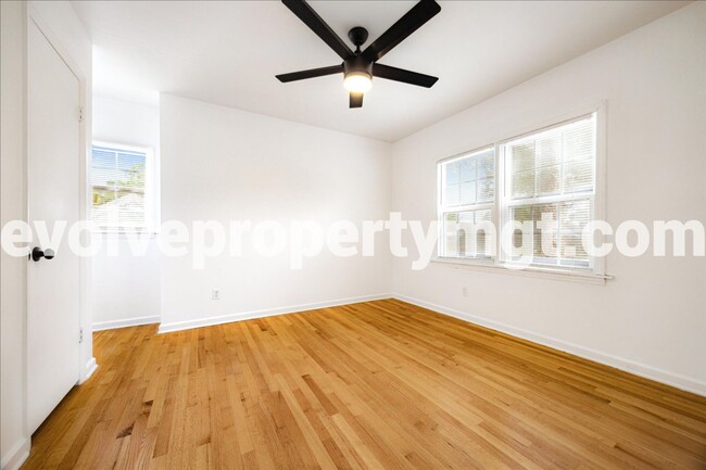 Building Photo - BEAUTIFUL EAST MEMPHIS 4/2!