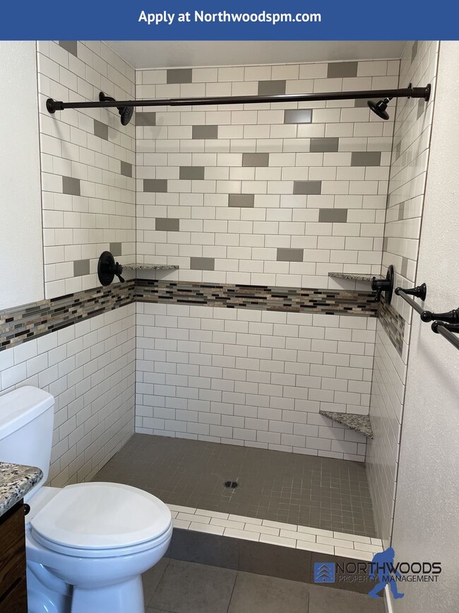 Building Photo - Gorgeous Newly Update 3 Bedroom 2 Bath Home in Friendly Central Point
