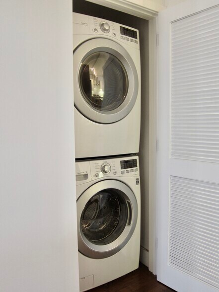 In-unit laundry - 18 Boardman Plz