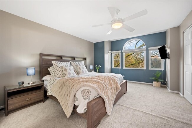 Building Photo - 1214 W School St