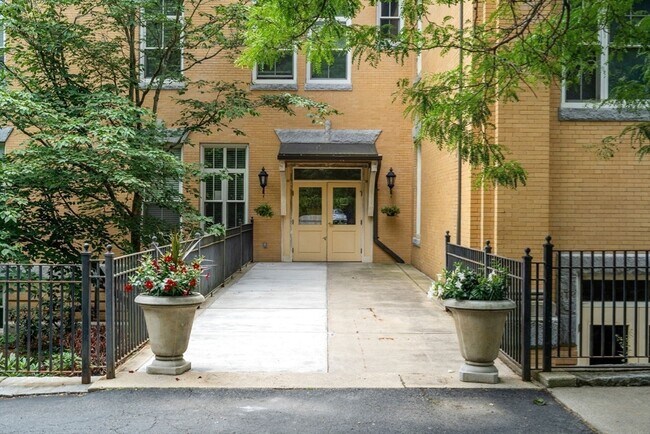 Building Photo - 145 Glenwood St