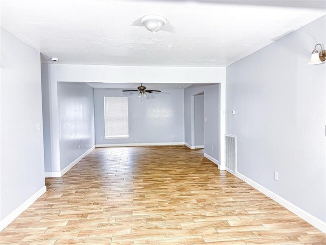 Building Photo - 122 Wood Manor Ln