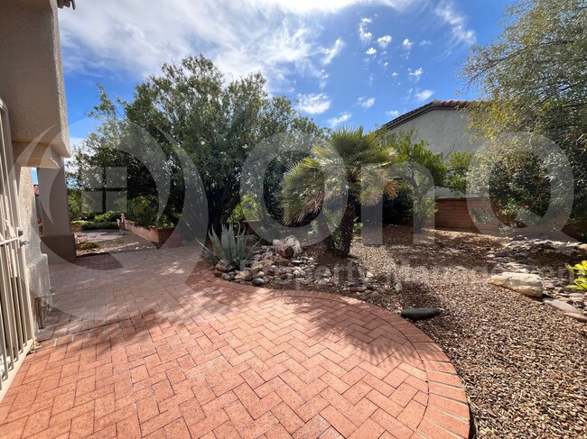 Building Photo - 13853 N Lobelia Way