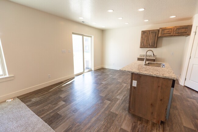 Building Photo - Spanish Fork Townhome