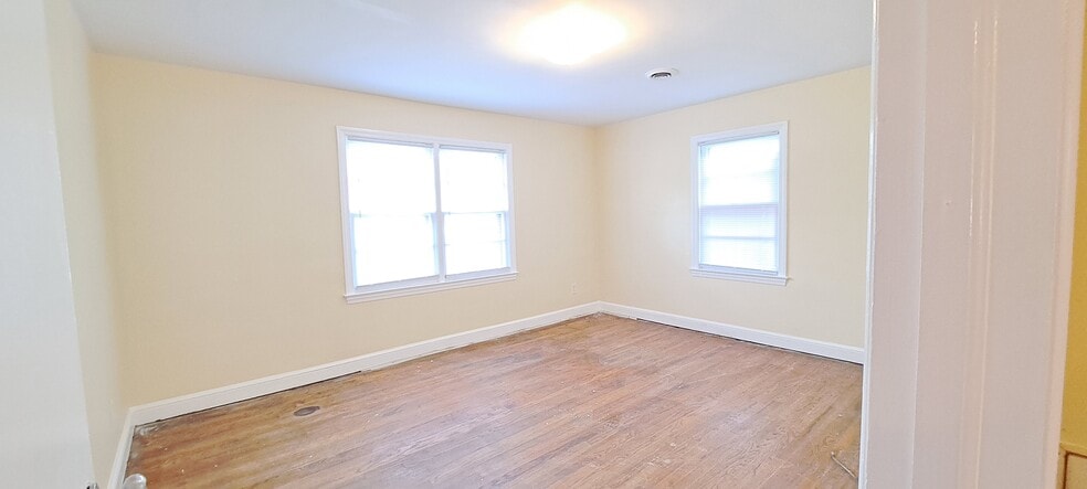 Building Photo - 806 S Best St