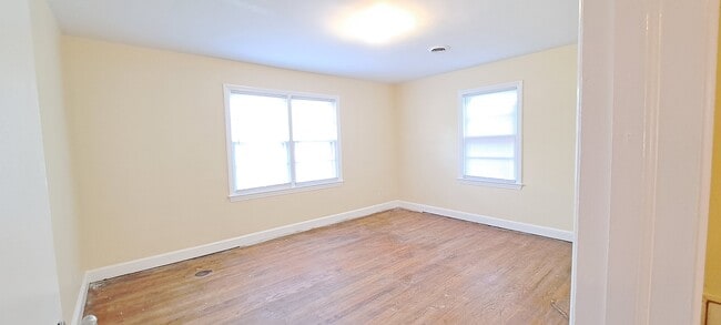 Building Photo - 806 S Best St