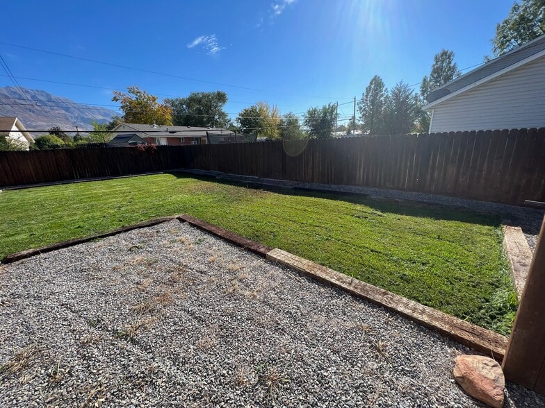 Building Photo - 614 N 550 E