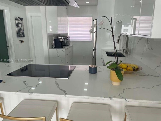 Building Photo - 6880 Abbott Ave