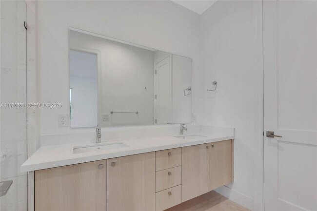 Building Photo - 3400 Ponce de Leon Blvd