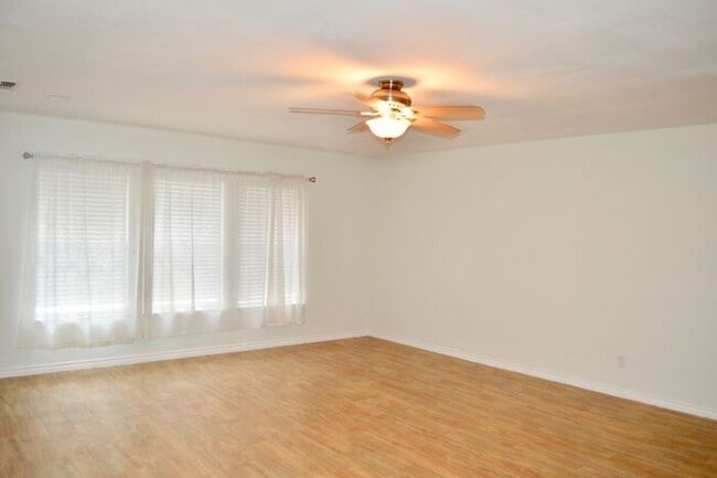 Building Photo - Property for rent