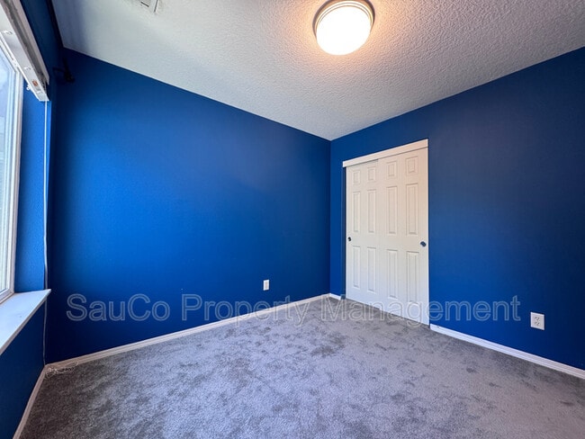 Building Photo - 948 SE Elina Ave