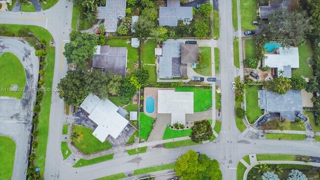 Building Photo - 3137 SW 15th St