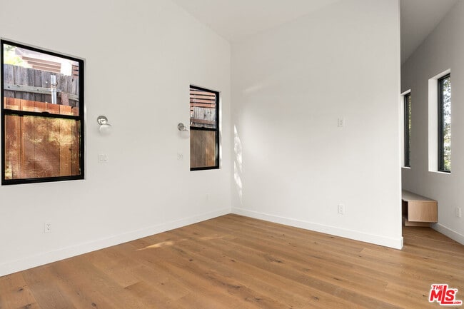 Building Photo - 3427 Bonnie Hill Dr