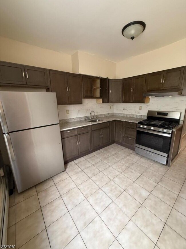 Building Photo - 46 Stegman St