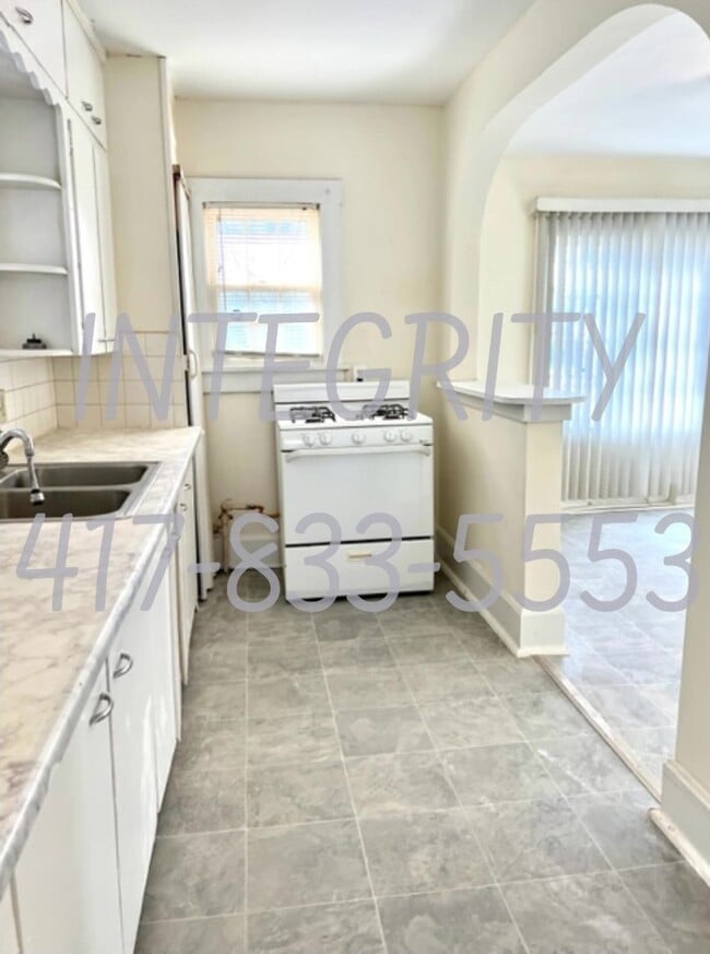 Building Photo - 517 W Minota St