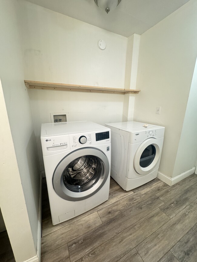 Building Photo - 1003 Parkside Dr