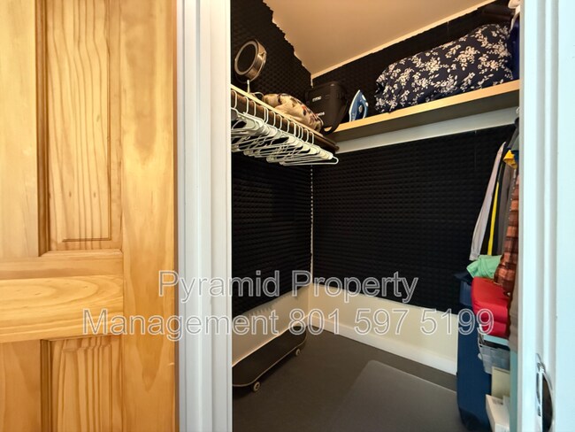 Building Photo - 251 S 700 E