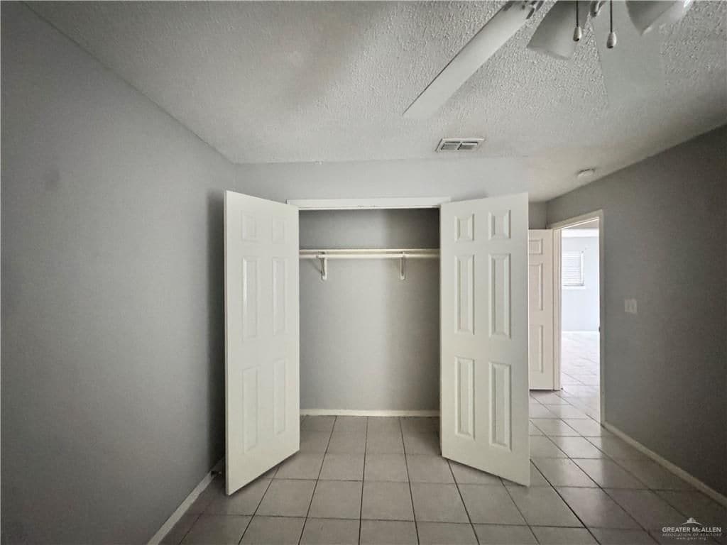 Building Photo - 1804 Oasis Dr