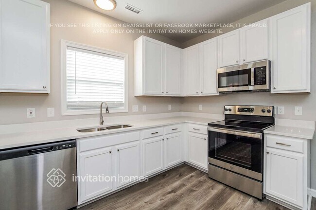 Building Photo - 3211 Hayling Dr