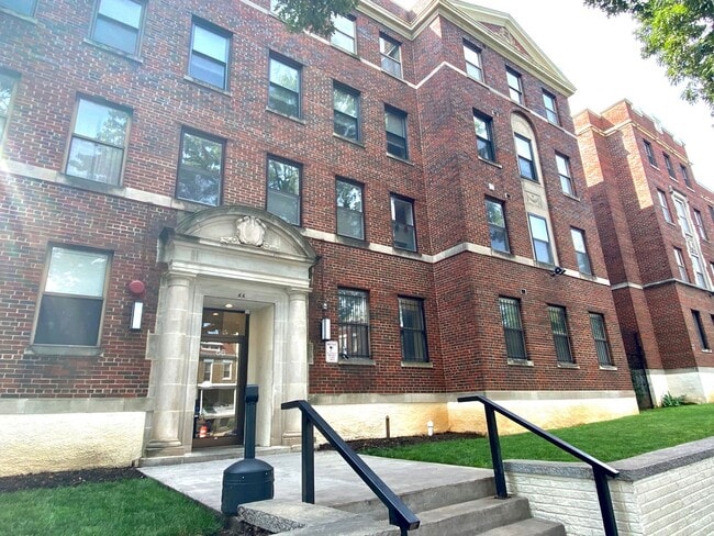 Building Photo - City Living!  Very Spacious 1 Bed 1 Bath W...