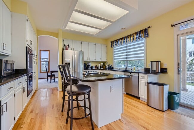 Building Photo - Spacious Haven: 4 BDR Home in Louisville, CO