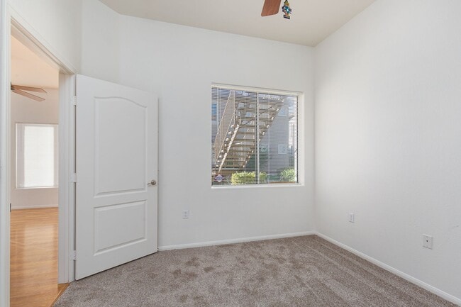 Building Photo - 1st floor unit with garage in gated Hender...