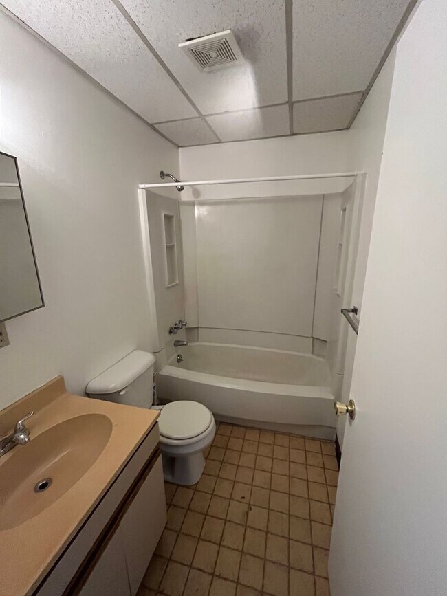 Building Photo - 15413 Norwood Ave