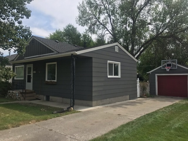 Building Photo - Gorgeous 3 bedroom, 2 bath home in great n...