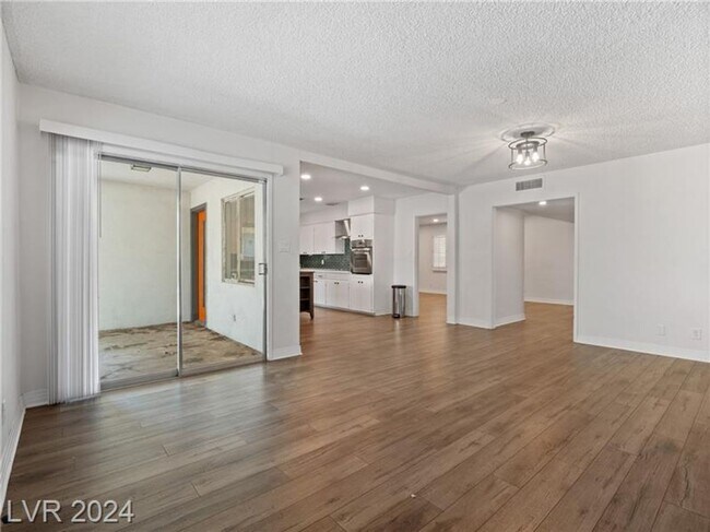 Building Photo - Spectacular Vintage 3Bed/2Bath Las Vegas h...