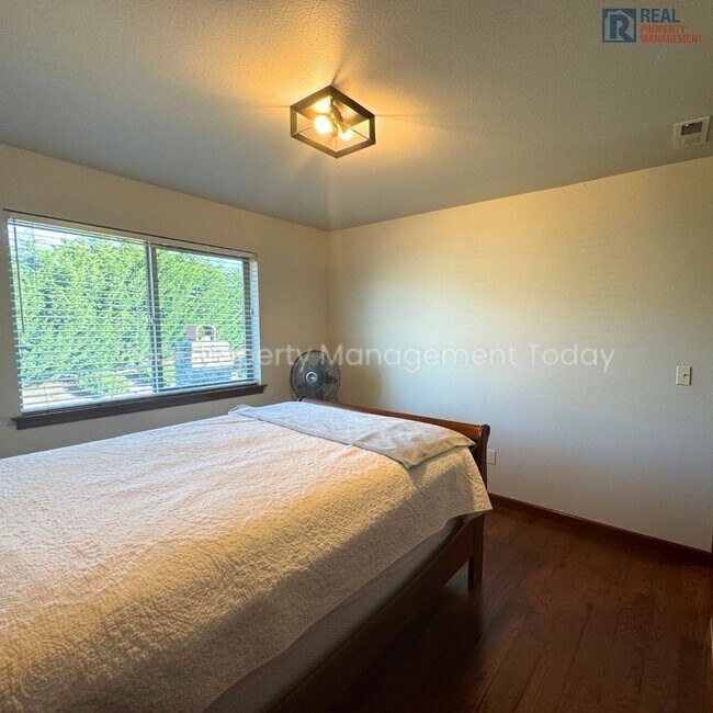 Building Photo - 4 Bedroom House in Puyallup! (Virtual Tour...