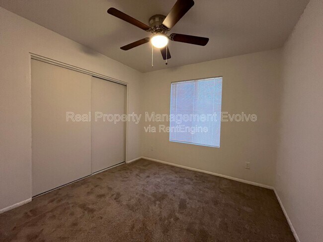 Building Photo - 1535 W Rosemonte Dr