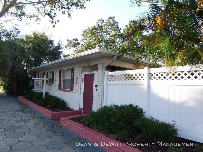 Building Photo - 427 8th Ave N
